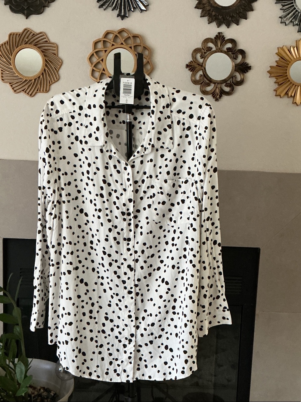 Torrid women’s Cheetah Dots long sleeve Milly Button-Down Shirt
